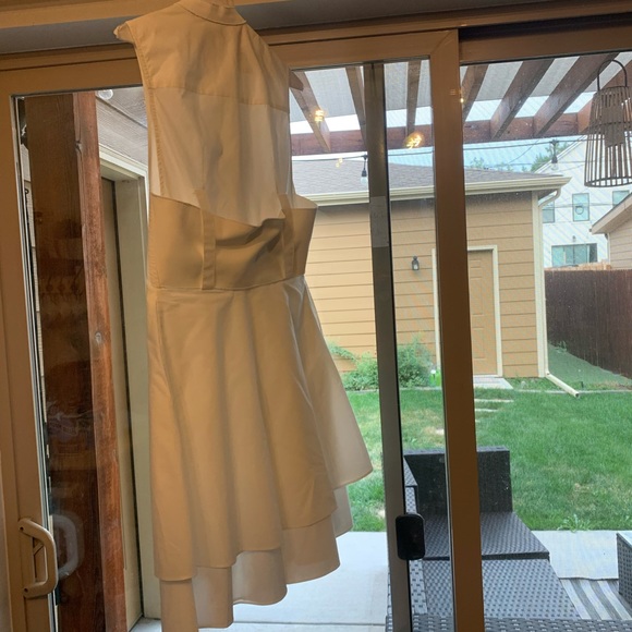 Beautiful white dress - Picture 3 of 3